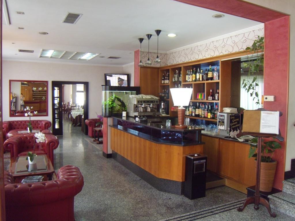 Astor Hotel Vintage Фрозиноне Екстериор снимка